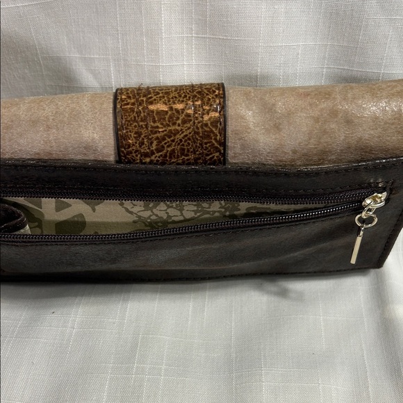 Guess Tri-Tone Wallet - Picture 3 of 8